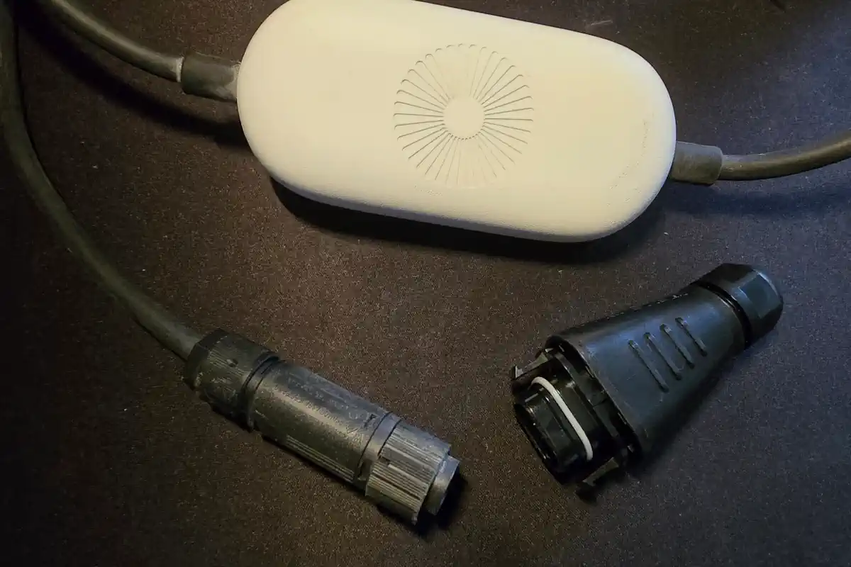 Nouveau connecteur BeemBox Hoymiles BC05 BR3M-02